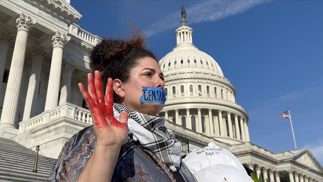 Gazze’de ateşkes talep eden bir grup aktivist, ABD Kongre binası yakınında toplandı