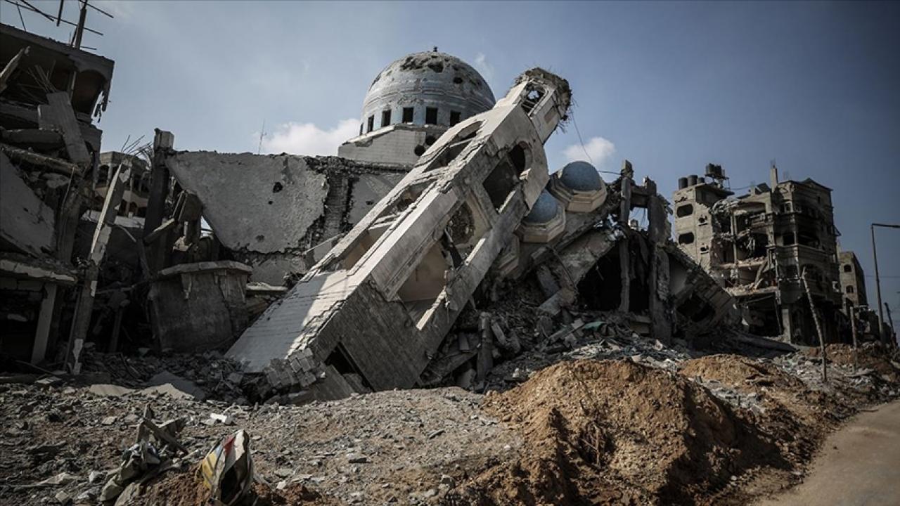 İsrail, Gazze’de tarihi cami, kilise ve müzeleri hedef alıyor!