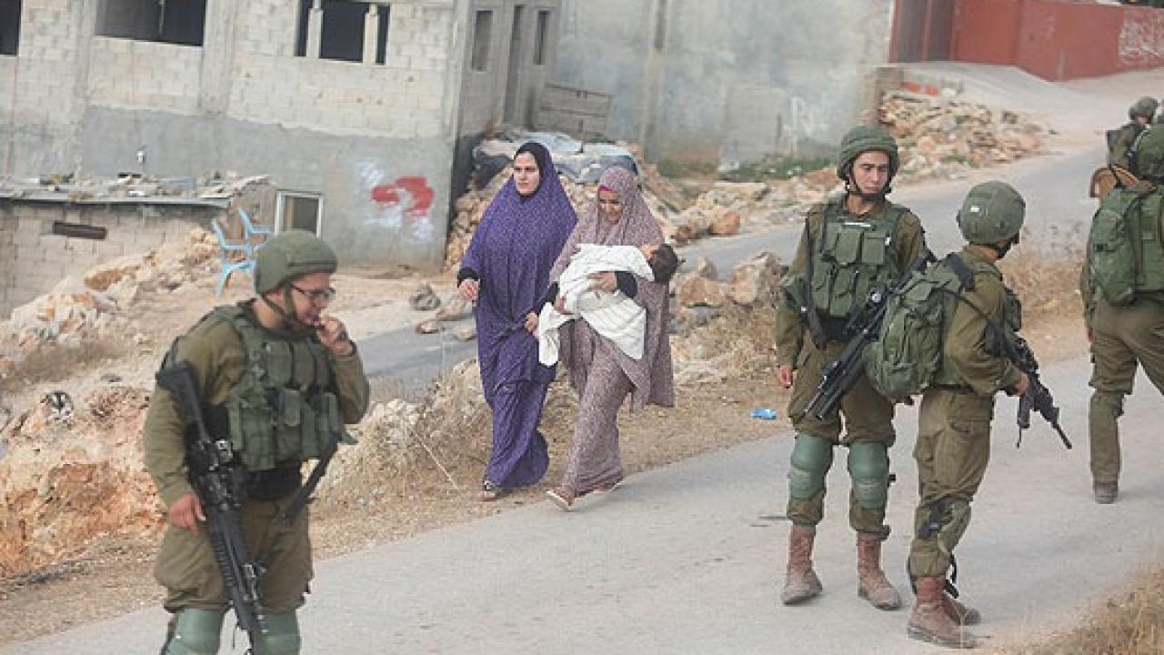 İsrail güçleri, Batı Şeria’da çok sayıda Filistinliyi gözaltına aldı.
