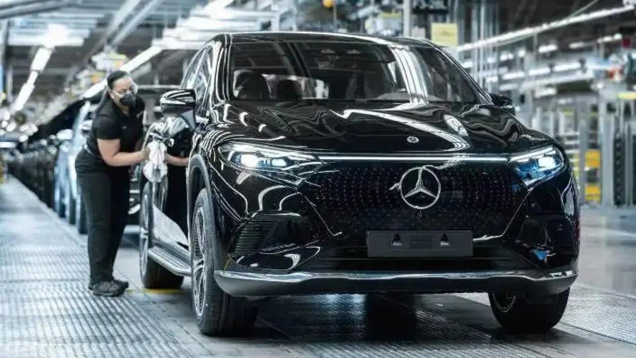 İsrail’e para yardımı yapan Mercedes’ten tepkiler sonrası Gazze’ye yardım kararı