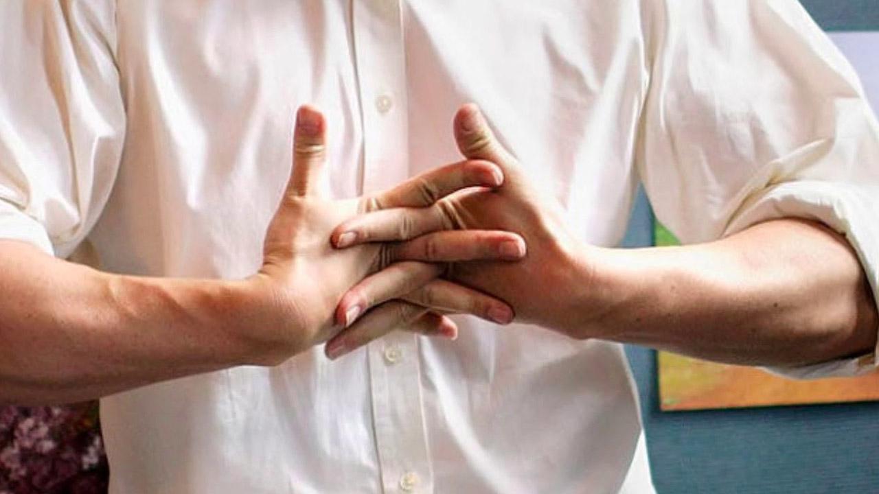 Sürekli parmak çıtlatmak zararlı mı? Sürekli parmak çıtlatma isteği…