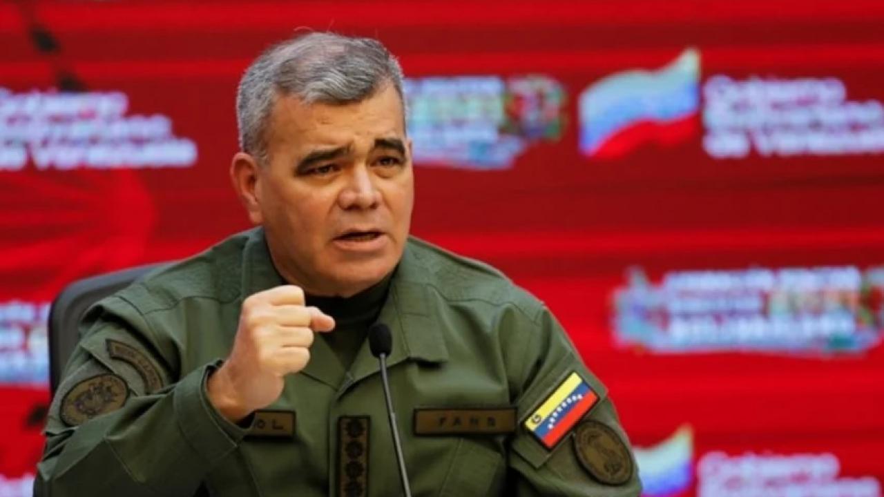 Venezuela Savunma Bakanı Lopez, İngiltere’yi “provokasyon” yapmakla suçladı